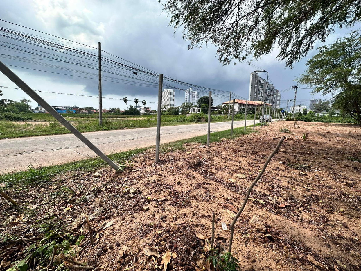 รูป For Sale Land Near Beach Suitable for Pool Villa Development - รูปที่ 1/4
