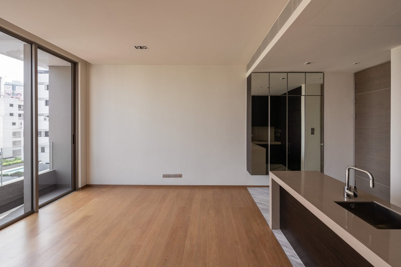 รูป LTH3847 – Saladaeng One FOR SALE 1 bed 1 bath size 57.7 Sq.M. Nearby MRT Lumphini station ONLY 14.99 MB - รูปที่ 1/5