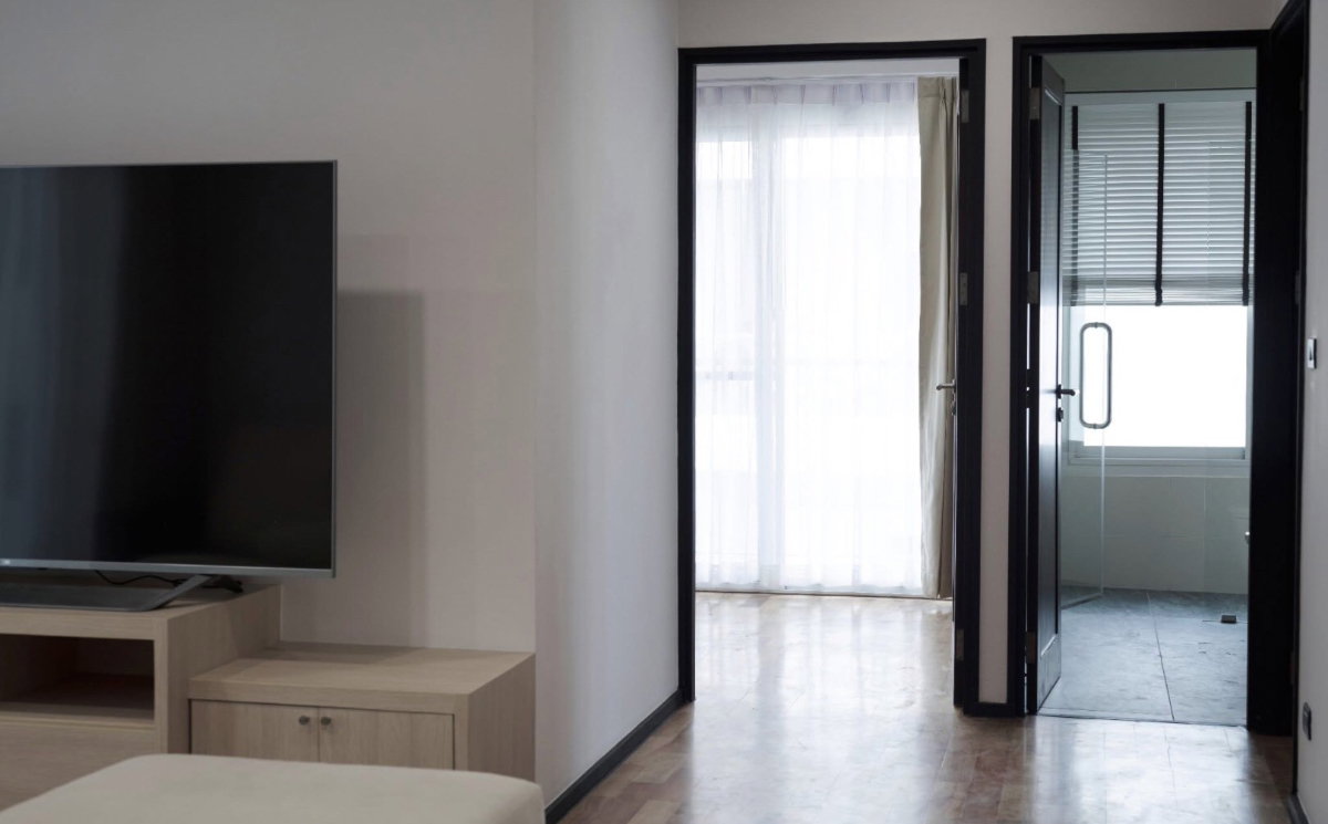 picture Noble Ora Thonglor - 8/14