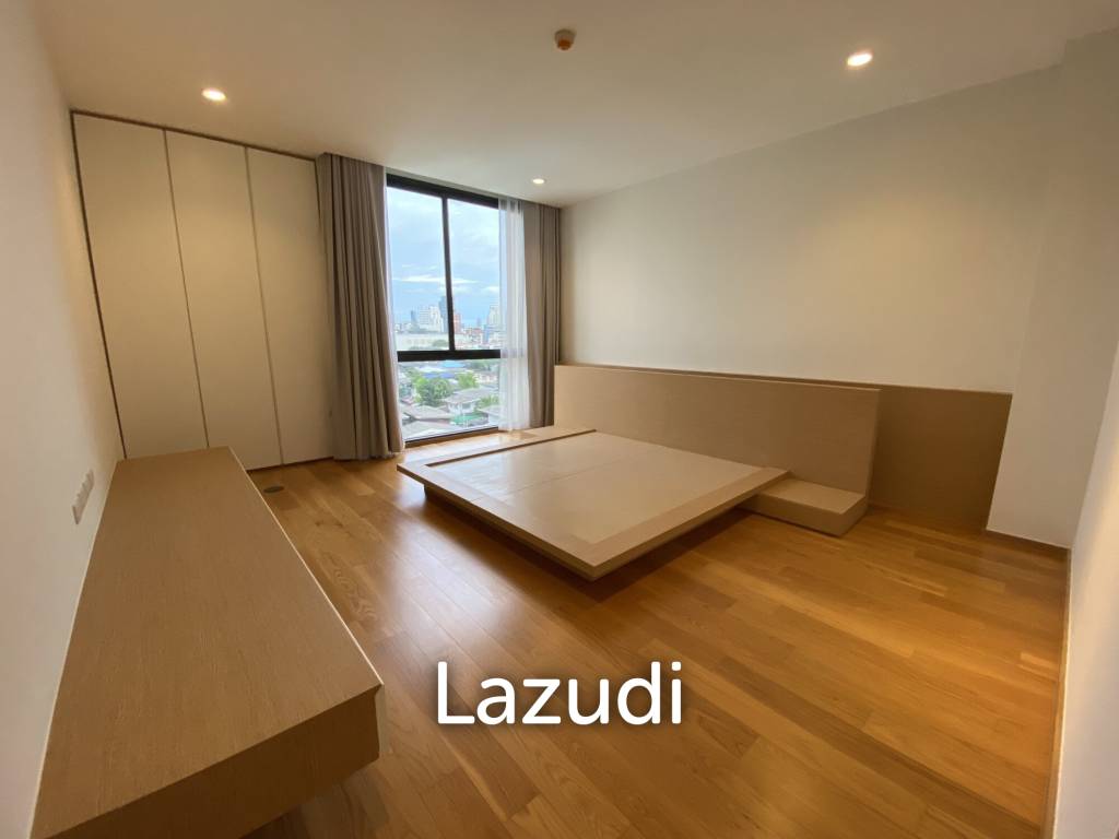 รูป 380.0 ตร.ม.  4 ห้องนอน  3 ห้องน้ำ คอนโดสำหรับ เช่าใน คลองเตยเหนือ - รูปที่ 2/18