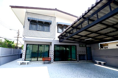 เช่าบ้านเดี่ยว เกษตร : HR3324ให้เช่าบ้านเดี่ยวหลังมุม ทำเลโชคชัย 4 เหมาะมากสำหรับโฮมออฟฟิศ หรืออยู่อาศัย จอดรถได้สูงสุด 6 คัน