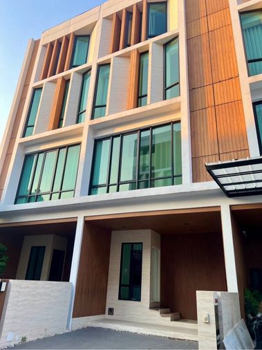 ให้เช่าโฮมออฟฟิศ 3 ห้องนอน 227 ตร.ม. ดิ ออเธอร์ รัชดา 32