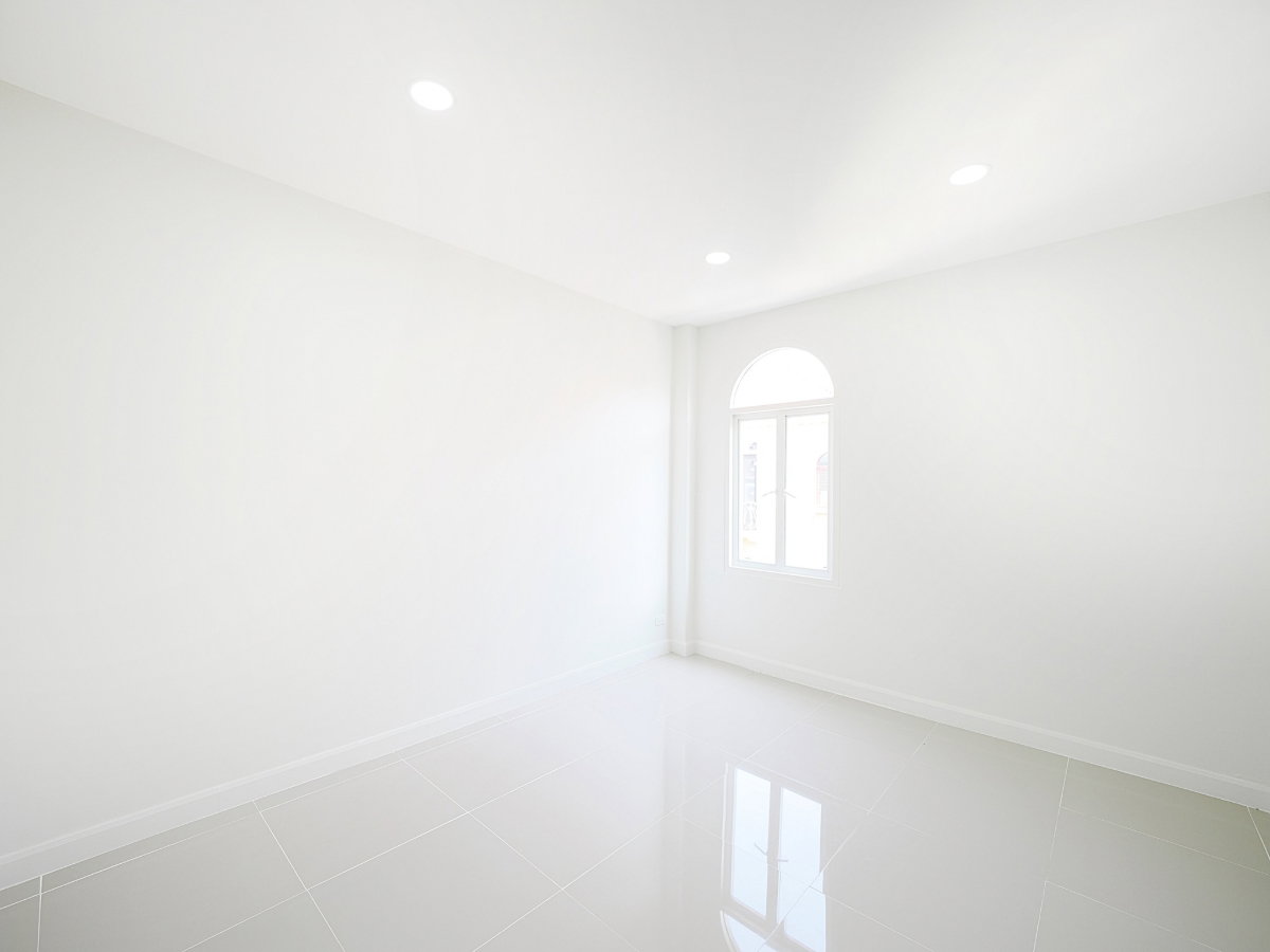 รูป Clearance Sale อาคารพาณิชย์ 3 ชั้น ม.เวนิสดิไอริส ขนาด 31.5 ตร.ว. 3นอน 3น้ำ ทำเลดีหลังมุม ตกแต่งใหม่ทั้งหลัง ต่อเติมเต็มพื้นที่ [วัชรพล – สุขาภิบาล5] - รูปที่ 31/41