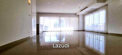 Condos for sale 700 Year Sports Arena Chiang Mai : 4 Bed 4 Bath 284 SQ.M The Club House Residence