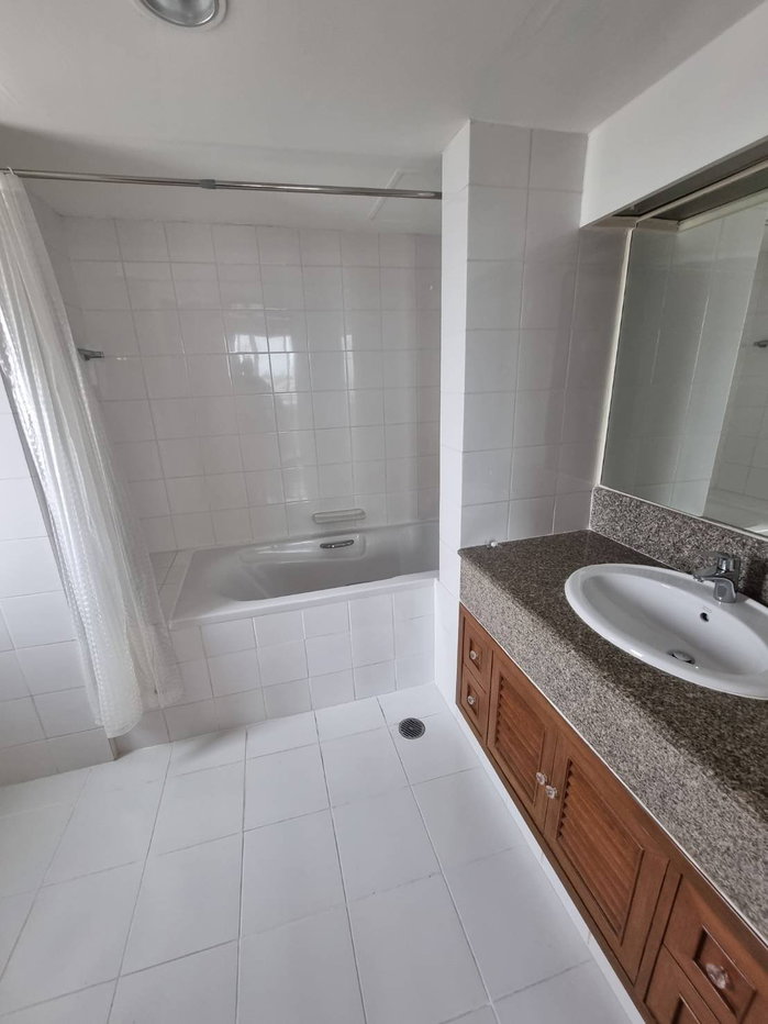 รูป LTH3876 – Baan Suanpetch FOR RENT 3 beds 3 baths size 263 Sq.M. Nearby BTS Phrom Phong station ONLY 80k/Month - รูปที่ 6/7