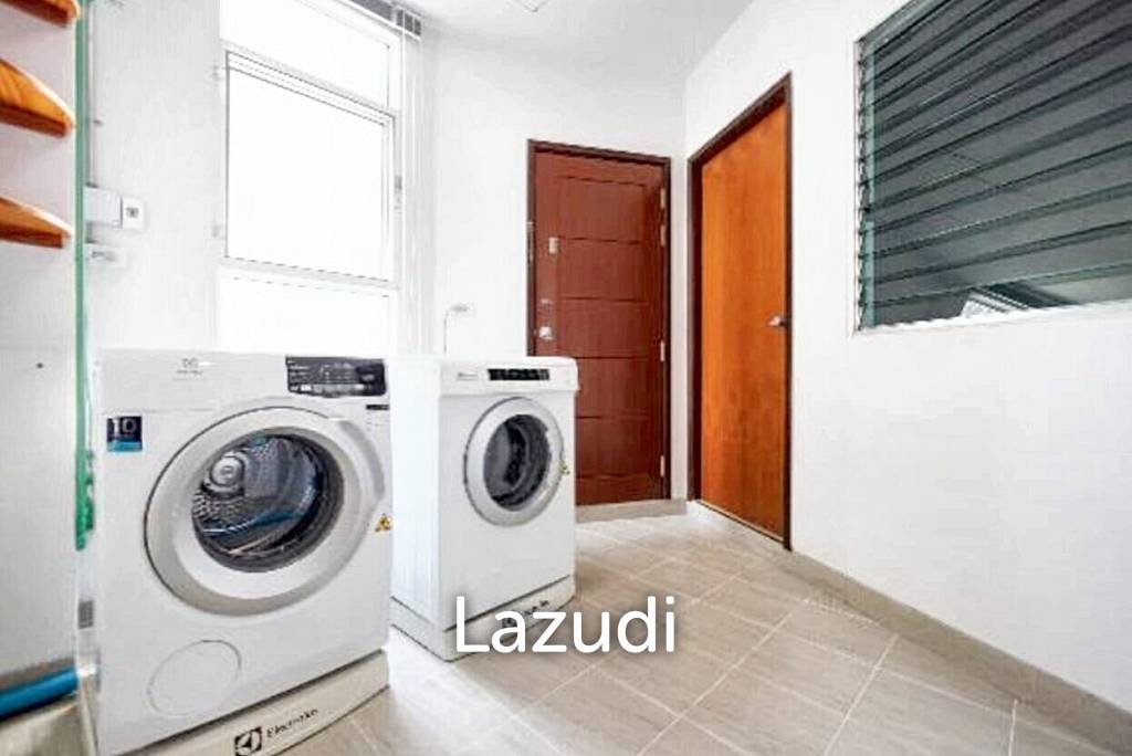 รูป 450.0 ตร.ม.  4 ห้องนอน  5 ห้องน้ำ คอนโดสำหรับ เช่าใน คลองตัน - รูปที่ 10/13
