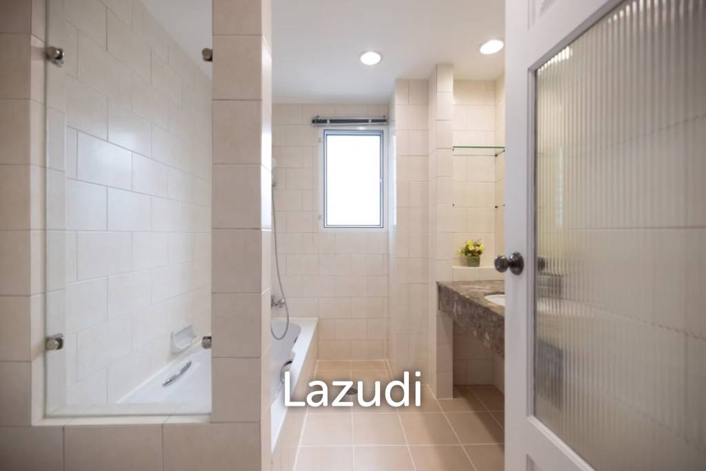 รูป 250.0 ตร.ม. 4 ห้องนอน 4 ห้องน้ำ คอนโดสำหรับ เช่าใน คลองตัน - รูปที่ 9/22