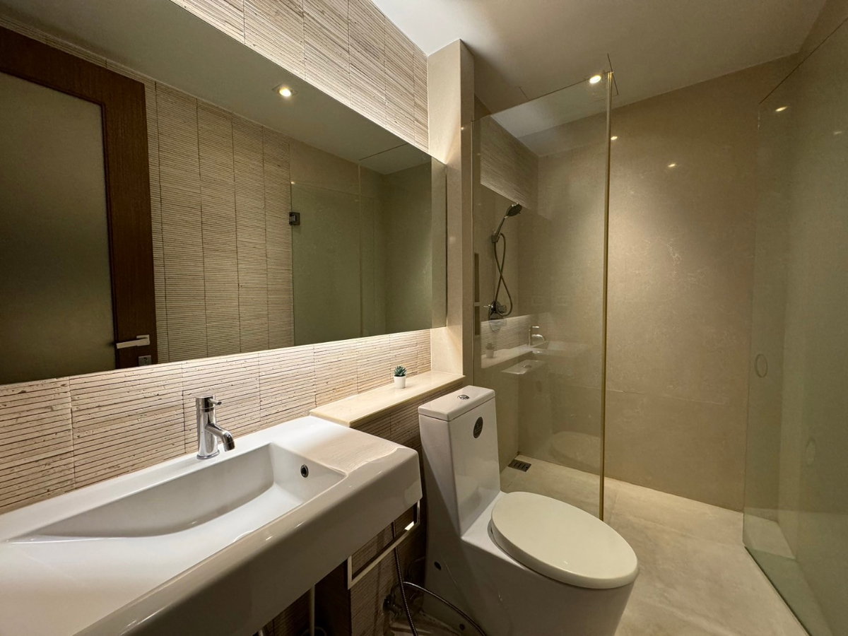 picture (Co-Agent Com 80%) Condo for rent The Crest Ruamrudee Monthly 150,000 thb. - 10/14