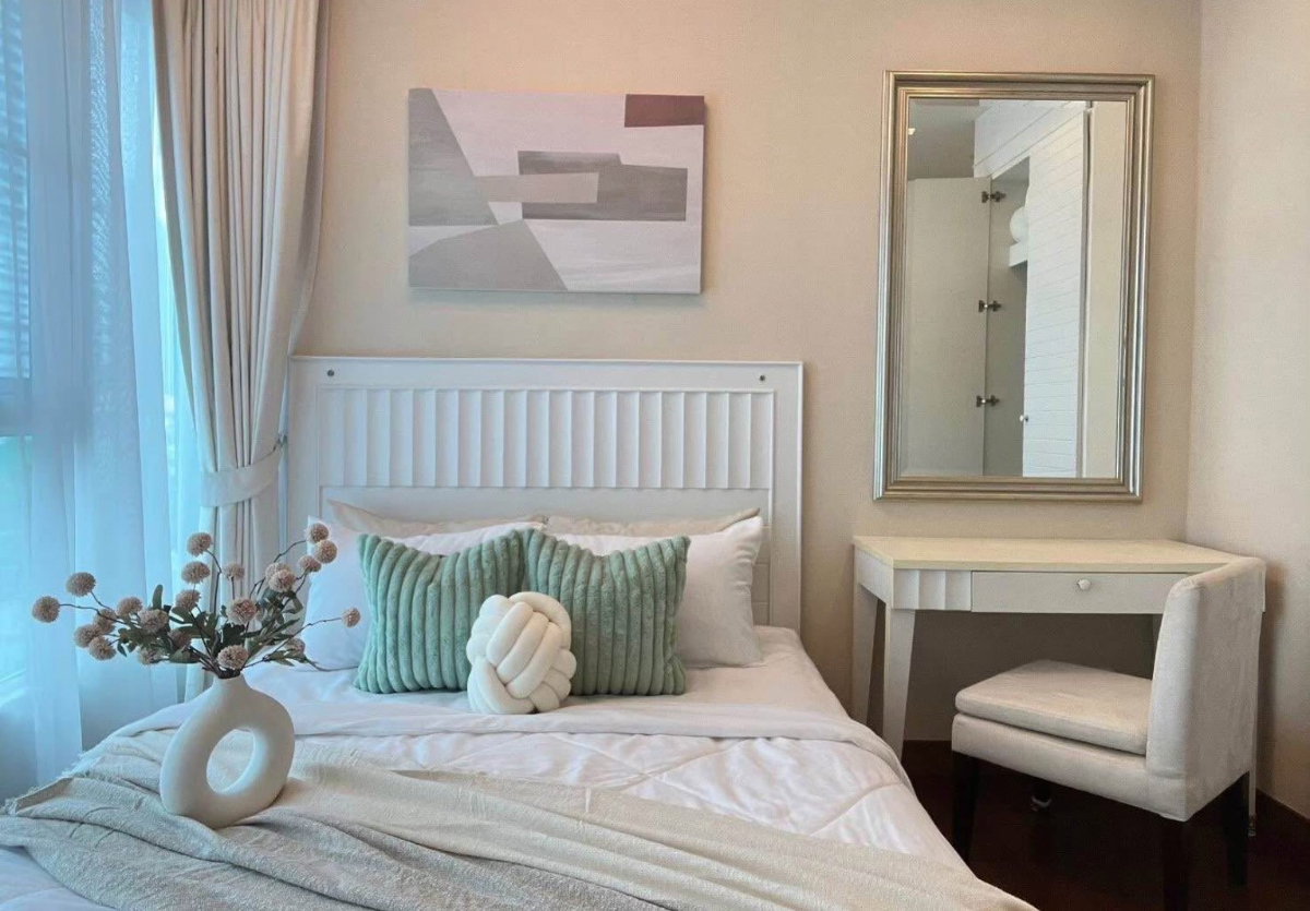 picture Ivy Thonglor - 2/18