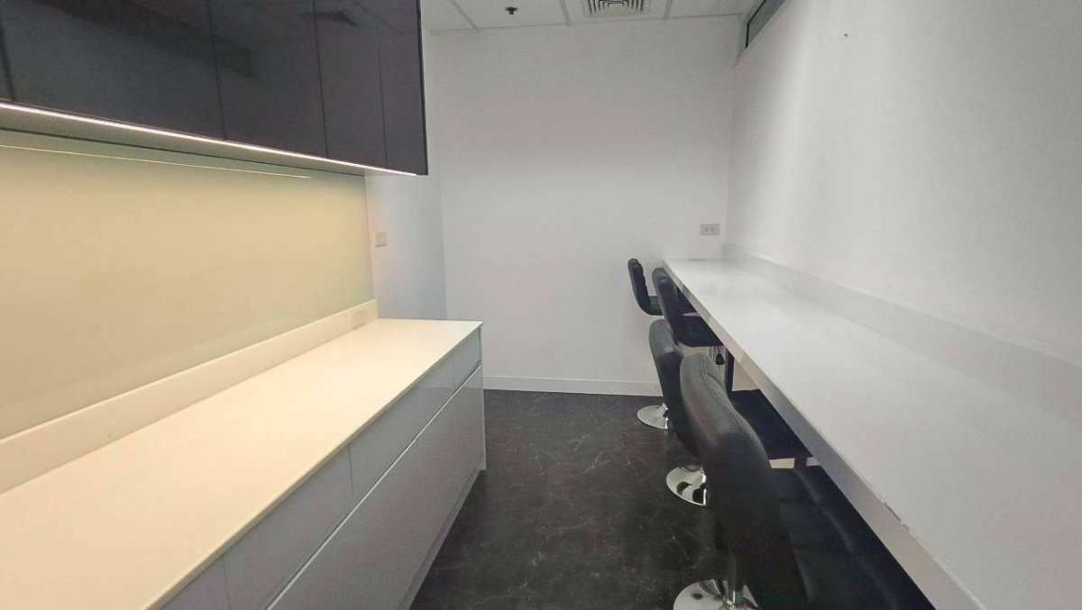 รูป HR3329FOR RENT ออฟฟิศพร้อมอยู่ วิวเมือง ถนนเพชรบุรีตัดใหม่ (ใกล้ MRT เพชรบุรี) พื้นที่ 120.80 ตร.ม. | กั้นห้องเรียบร้อย | ฟรีค่าส่วนกลาง  - รูปที่ 3/11