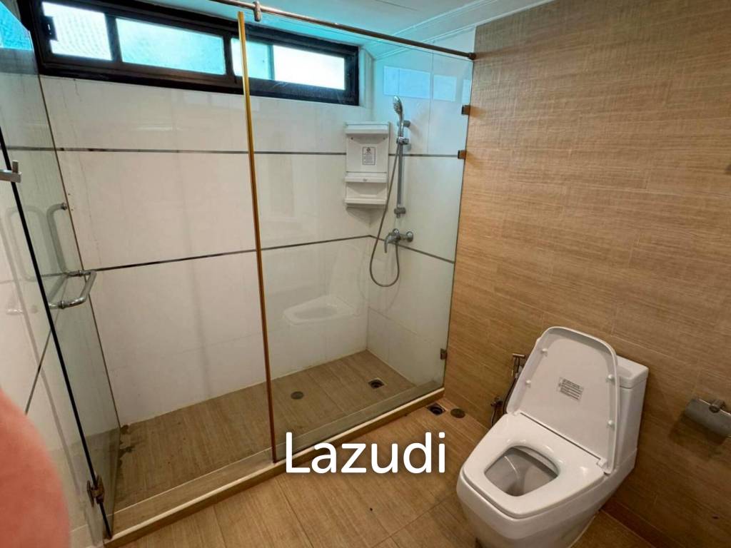 รูป 350.0 ตร.ม. 3 ห้องนอน 3 ห้องน้ำ คอนโดสำหรับ เช่าใน คลองเตยเหนือ - รูปที่ 19/20