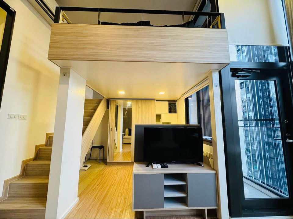 รูป ห้อง Loft เพดานสูง 🔥 Chewathai Residence Asoke | ใกล้ MRT พระราม 9 | ห้อง Duplex หรูหรา อยู่สบาย | ลากกระเป๋าเข้ามาได้เลย - รูปที่ 8/14