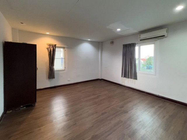 รูป HR3325ให้เช่าHome Office สภาพสวย พร้อมใช้งาน หมู่บ้านชาลิสา ลาดพร้าววังหิน 34 พื้นที่ใช้สอยจุใจ 200 ตร.ม. 6 ห้องนอน/ห้องทำงาน - รูปที่ 18/26