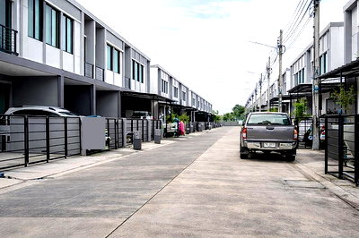 เช่าทาวน์โฮม ปากเกร็ด นนทบุรี : ชัยพฤกษ์-แจ้งวัฒนะ ทาวน์โฮม 2 ชั้นให้เช่า 3 นอน สะพานพระราม4 2.97กม. 2 น้ำ ใกล้ตลาดสมบัติบุรี 2.9 กม.