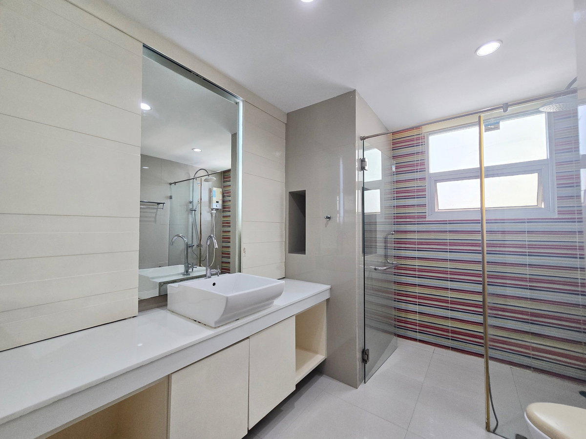 รูป (ขายด่วน) 🏠✨ บ้านกลางกรุง สยาม-ปทุมวัน (Baan Klang Krung Siam–Pathumwan) | ขายคอนโด 2 ห้องนอน ห้องใหญ่ ทำเลทอง เดินทางสะดวก (HBH-ST-242) - รูปที่ 20/21