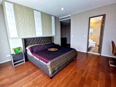 Condos for sale : LTH3508 – Menam Residences FOR SALE 3 beds 4 baths size 160 Sq.M. Nearby BTS Saphan Taksin station ONLY 37.5 MB