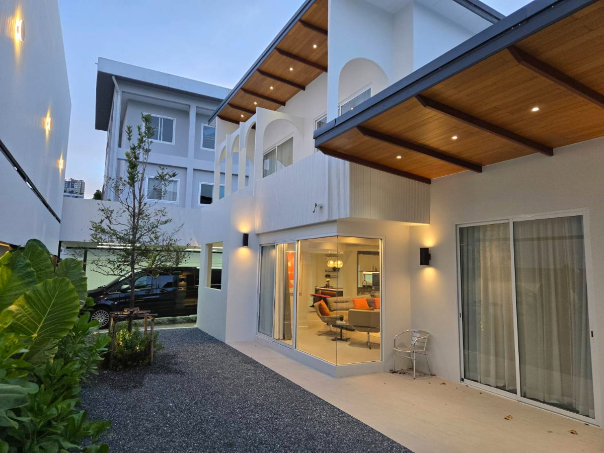 รูป บ้านให้ครอบครัวสไตล์อบอุ่นและทันสมัย ใกล้โรงเรียนนานาชาติ Bangkok Prep | สุขุมวิท 71 ใกล้ BTS พระโขนง - รูปที่ 2/32