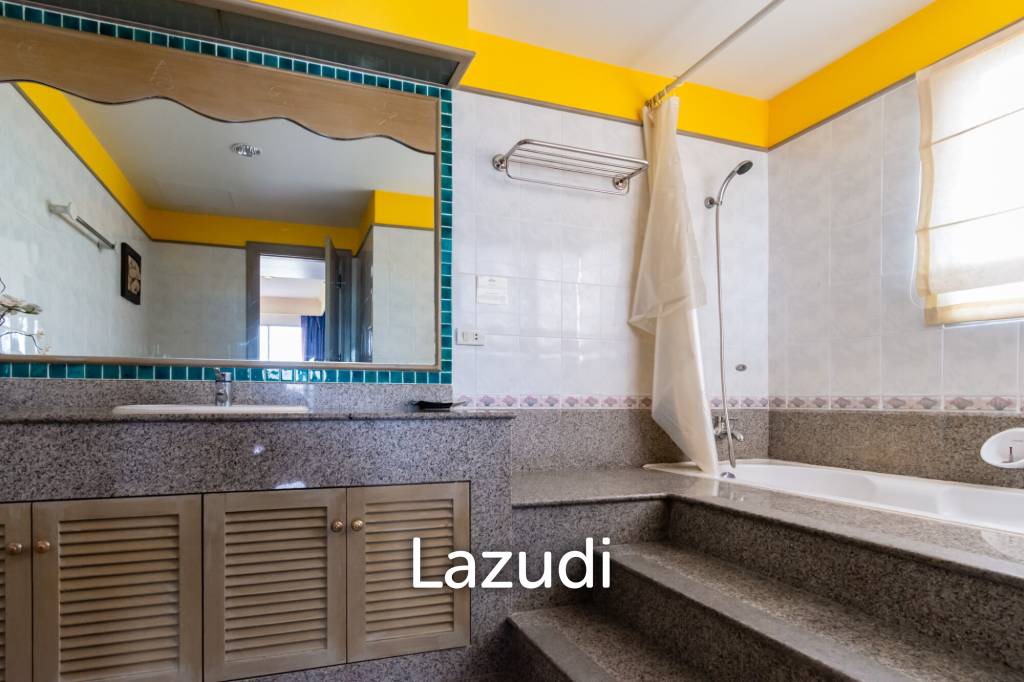 picture SPRINGFIELD : 2 Bed Beachfront Seaview Condo - 12/16