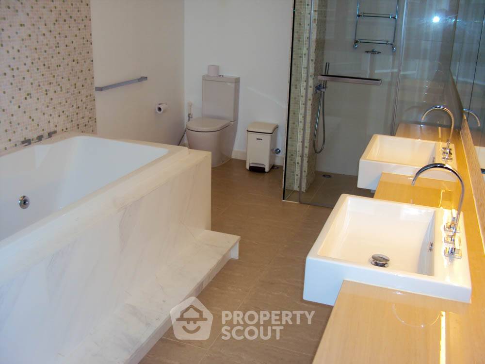 picture 3-BR Condo at Duplex close to Phratamnak (ID 995605) - 17/34