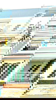 เช่าทาวน์โฮม วิทยาลัยเซาธ์อีสท์บางกอก : รร.นานาชาติบางกอกพัฒนา 1.2 กม. MRT ศรีลาซาล 530ม. โฮมออฟฟิศ 4 นอน 5 น้ำ 25 ตร.วา.300 ตร.ม. ลาซาล