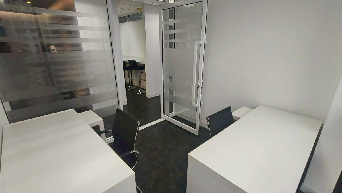 รูป HR3329FOR RENT ออฟฟิศพร้อมอยู่ วิวเมือง ถนนเพชรบุรีตัดใหม่ (ใกล้ MRT เพชรบุรี) พื้นที่ 120.80 ตร.ม. | กั้นห้องเรียบร้อย | ฟรีค่าส่วนกลาง  - รูปที่ 6/11
