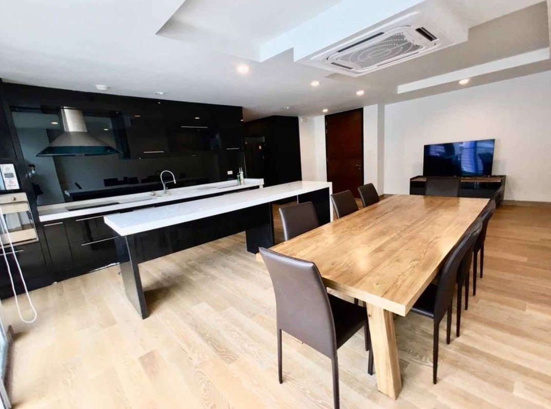 รูป LTH5140 – Avenue 61 FOR RENT 4 beds 4 baths size 272 Sq.M. Nearby BTS Ekkamai station ONLY 100k/Month - รูปที่ 2/5
