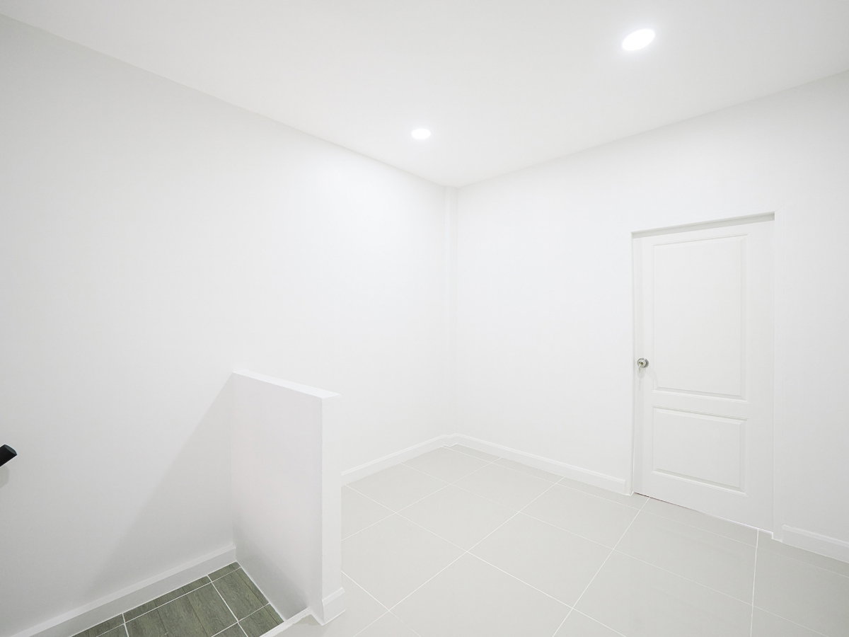 รูป Clearance Sale อาคารพาณิชย์ 3 ชั้น ม.เวนิสดิไอริส ขนาด 31.5 ตร.ว. 3นอน 3น้ำ ทำเลดีหลังมุม ตกแต่งใหม่ทั้งหลัง ต่อเติมเต็มพื้นที่ [วัชรพล – สุขาภิบาล5] - รูปที่ 26/41