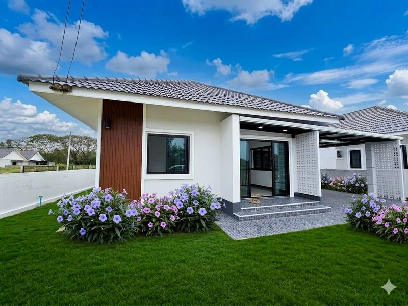 รูป 🔥ด่วนที่สุด! เจ้าของร้อนเงินหนักมาก! ลด 800,000.- ทันที! 🔥บ้านเดี่ยวสารภี-หนองแฝก  - รูปที่ 2/12