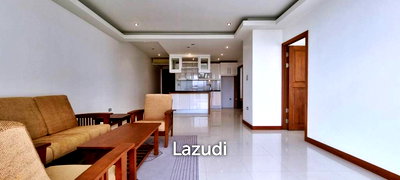 ขายคอนโด : คอนโดหรูริมทะเลพร้อมวิวสวย พื้นที่กว้างขวางที่ La Royale Beach