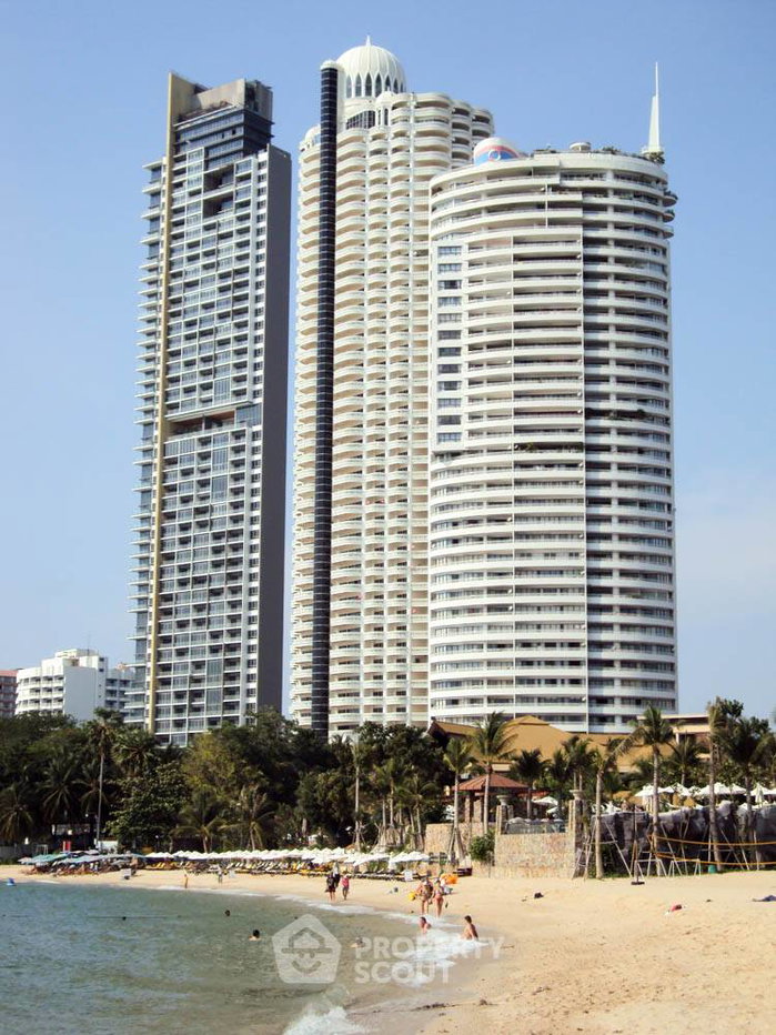 picture 3-BR Condo at Duplex close to Phratamnak (ID 995605) - 32/34