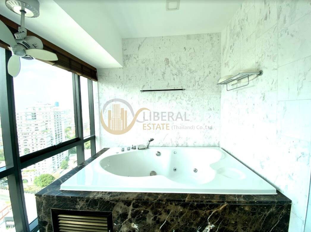 รูป LTH3252 – Luxury Duplex with Private Pool Le Raffine Sukhumvit 39 FOR RENT 3 beds size 393.8 Sq.M. BTS Phrom Phong Station ONLY 200k /Month - รูปที่ 6/6