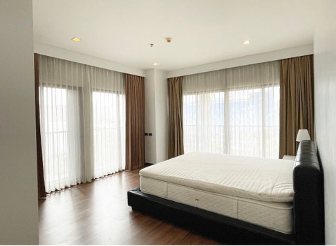 LTH5005 – Noble Reveal FOR SALE 2 beds 2 baths size 82.5 Sq.M. Nearby BTS Ekkamai station ONLY 14 MB
