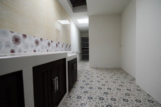 รูป HR3324ให้เช่าบ้านเดี่ยวหลังมุม ทำเลโชคชัย 4 เหมาะมากสำหรับโฮมออฟฟิศ หรืออยู่อาศัย จอดรถได้สูงสุด 6 คัน - รูปที่ 8/15