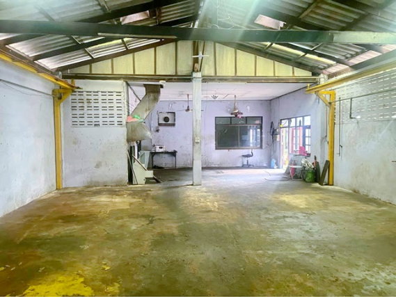 รูป บ้านเดี่ยว 2ชั้น 6นอน 6น้ำ พร้อมโกดังโรงงานและลานจอดรถ ถนนพุทธสาคร 255 ตร.ว. 500 ตร.ม. ตลาดอ้อมน้อย 1.4กม. - รูปที่ 2/8