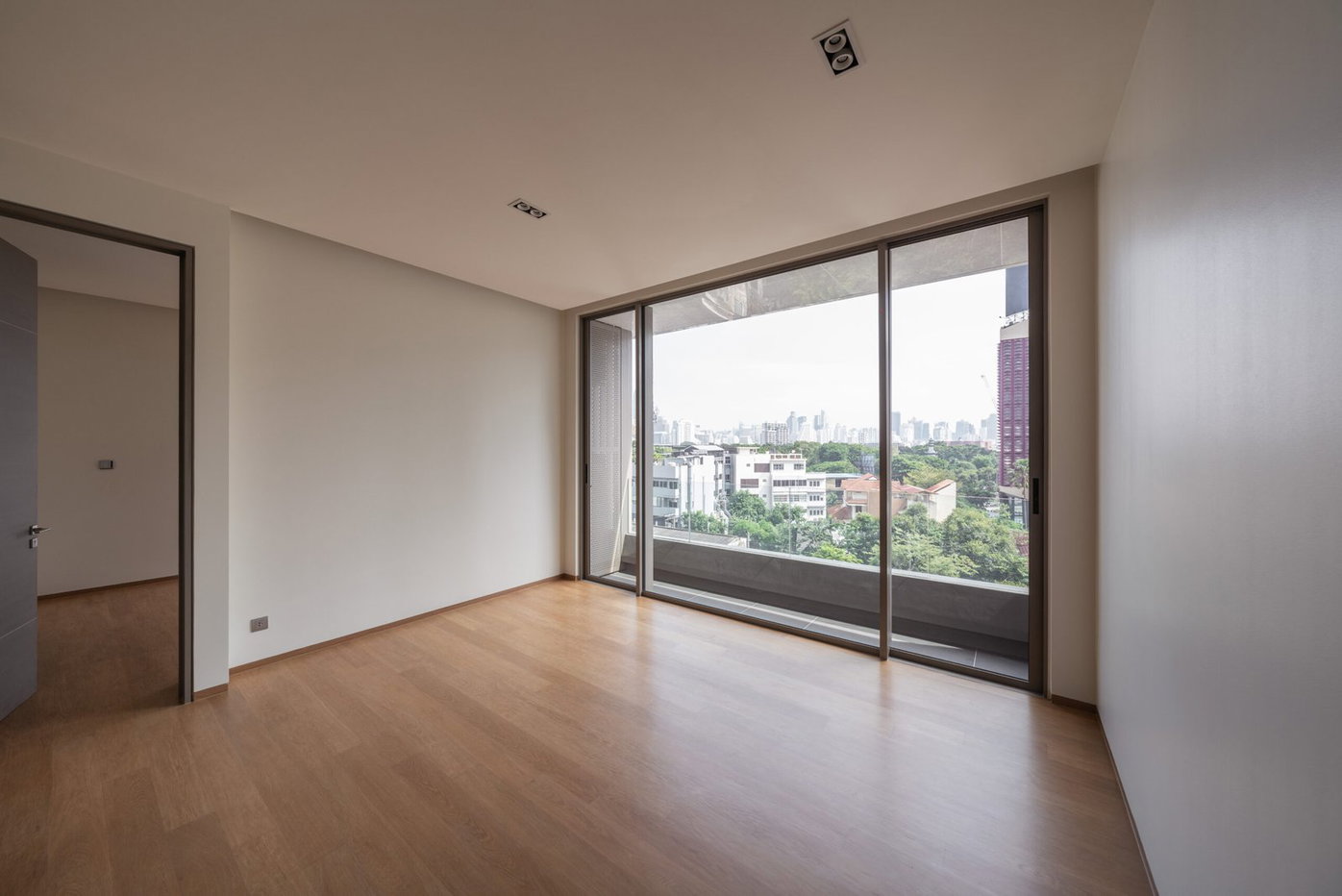 รูป LTH3847 – Saladaeng One FOR SALE 1 bed 1 bath size 57.7 Sq.M. Nearby MRT Lumphini station ONLY 14.99 MB - รูปที่ 3/5