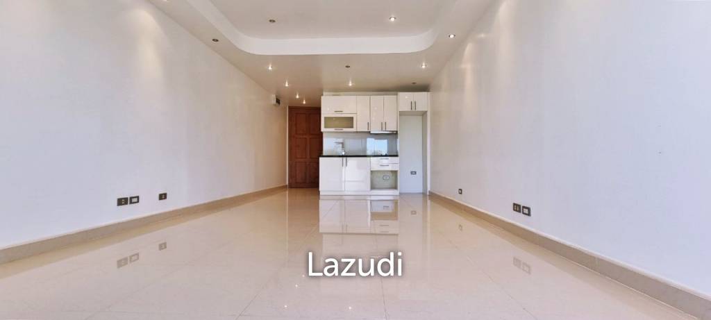 picture Studio 1 Bath 40 SQ.M. VIP Condochain - 1/9