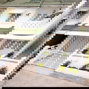 บิ๊กซี รังสิต-นครนายก 700ม. ตลาดคลอง 4 1.2 กม. สนามกอล์ฟกรุงกวีและคันทรีคลับ ธัญญะคลอง 4 ทาวน์เฮาส์ให้เช่า 2 ชั้น 3นอน 2น้ำ