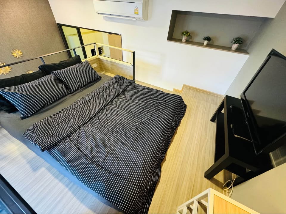 รูป ห้อง Loft เพดานสูง 🔥 Chewathai Residence Asoke | ใกล้ MRT พระราม 9 | ห้อง Duplex หรูหรา อยู่สบาย | ลากกระเป๋าเข้ามาได้เลย - รูปที่ 12/14