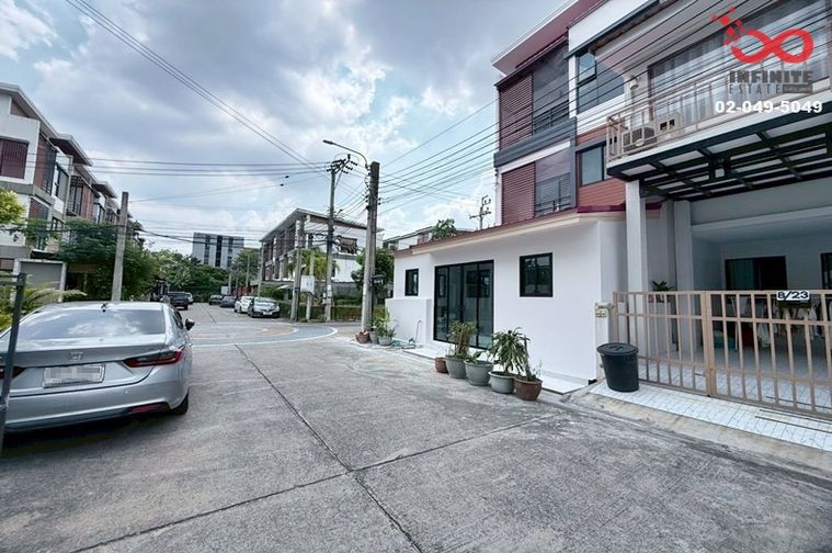 3-bed townhouse for sale, 250 sqm, 27.9 sq wah, The Idol 2 Petchkasem 68