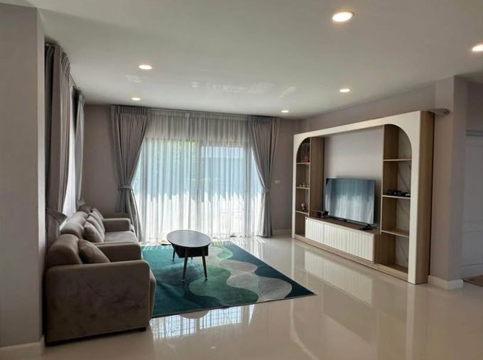 4-bed house for rent, 320 sqm, 110 sq wah, Centro Bangbon