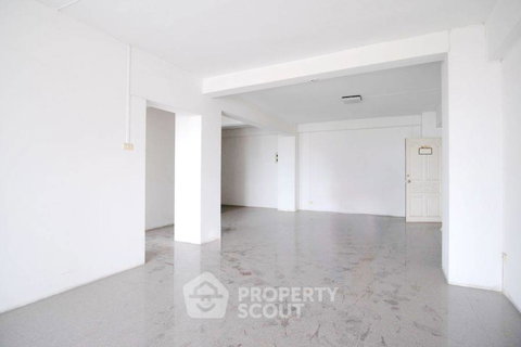 3-BR Condo at Pinklao Exclusive Condominium near MRT Bang Yi Khan (ID 2564959)