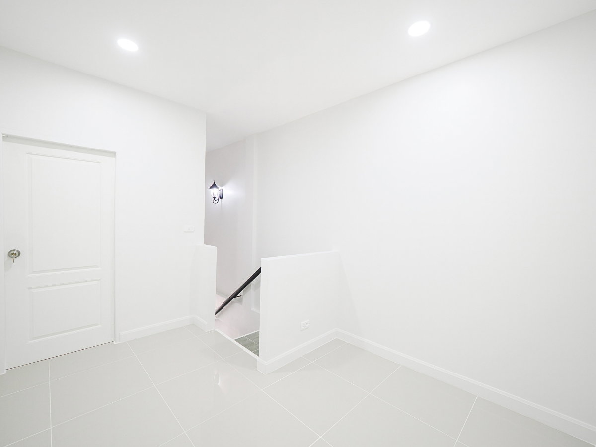 รูป Clearance Sale อาคารพาณิชย์ 3 ชั้น ม.เวนิสดิไอริส ขนาด 31.5 ตร.ว. 3นอน 3น้ำ ทำเลดีหลังมุม ตกแต่งใหม่ทั้งหลัง ต่อเติมเต็มพื้นที่ [วัชรพล – สุขาภิบาล5] - รูปที่ 25/41