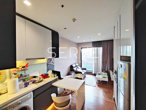 1 Bed with Bathtub Large Room City view Fully furnished Good Location Close To MRT Thailand Cultural Centre Station  @ IVY Ampio