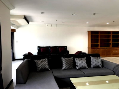 Condos for rent : LTH3941– Baan Suanpetch FOR RENT 3 beds 4 baths size 265 Sq.M. Nearby BTS Phrom Phong station ONLY 80k/Month