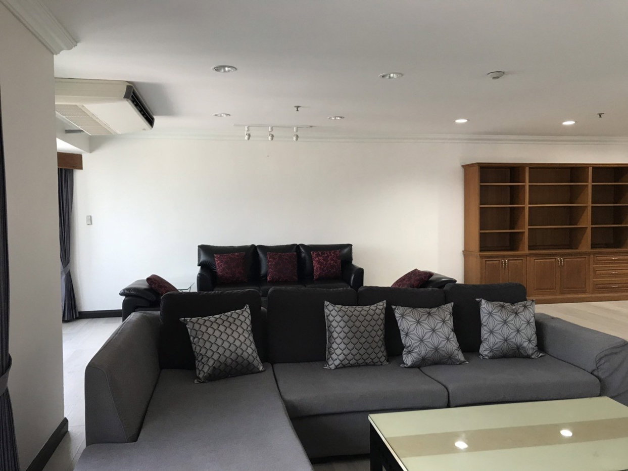 รูป LTH3941– Baan Suanpetch FOR RENT 3 beds 4 baths size 265 Sq.M. Nearby BTS Phrom Phong station ONLY 80k/Month - รูปที่ 1/6