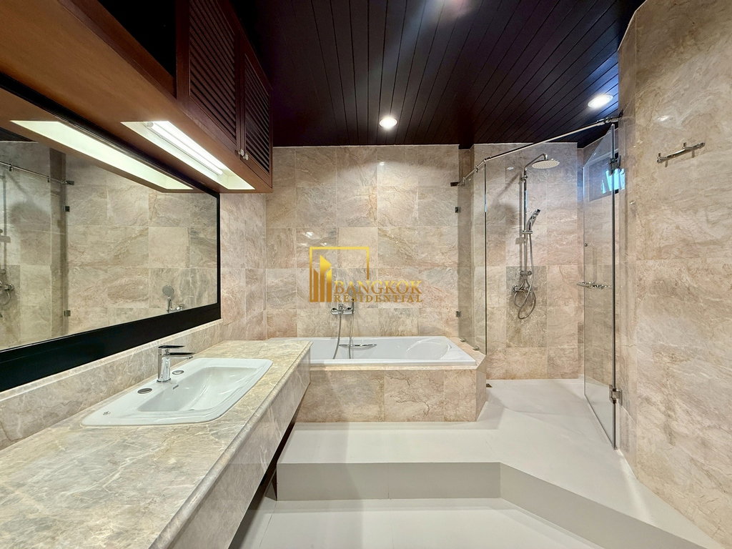 รูป Elegant 3+1 Bedroom Luxury Apartment in Phrom Phong Area - BR21391AP - รูปที่ 31/45