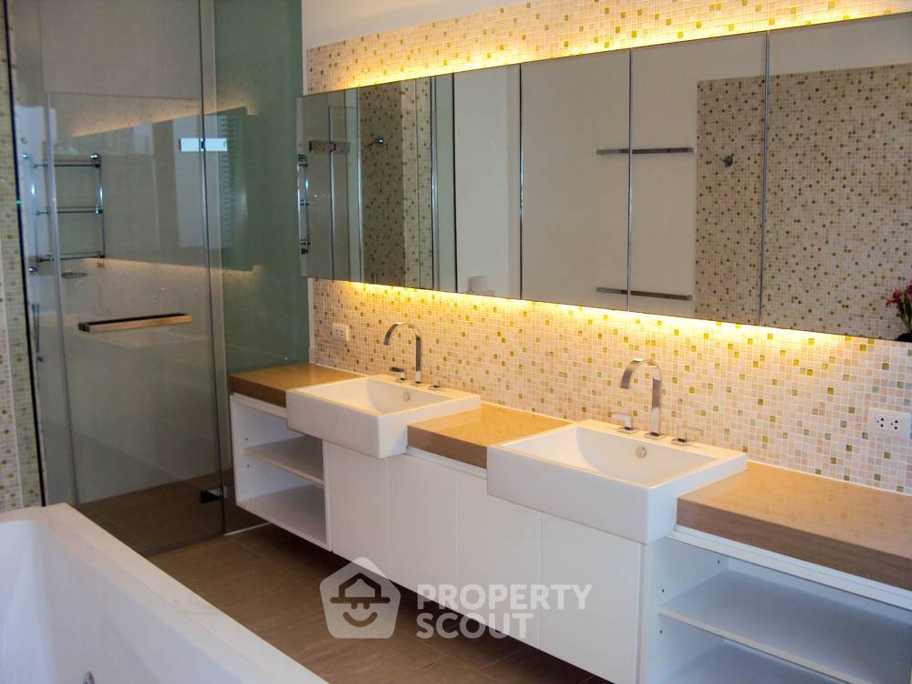 picture 3-BR Condo at Duplex close to Phratamnak (ID 995605) - 15/34