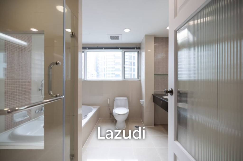 รูป 250.0 ตร.ม. 4 ห้องนอน 4 ห้องน้ำ คอนโดสำหรับ เช่าใน คลองตัน - รูปที่ 19/22