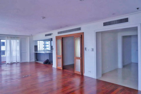 รูปภาพ LTH4867 – Sathorn Park Place FOR RENT 2+1 beds 2 baths size 236 Sq.M. Nearby MRT Lumphini station ONLY 90k/Month
