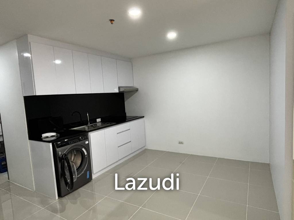 picture Studio 1 Bathroom 53.65 SQ.M. PKCP Tower - 2/5